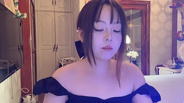 thelittlexx online show from June 12, 2026, 7:51 am