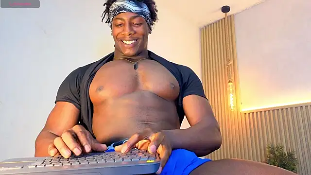 Snapshot of maxmuscle10 chatting on July 9, 2026, 6:50 am maxmuscle10 online show from July 9, 2026, 6:50 am