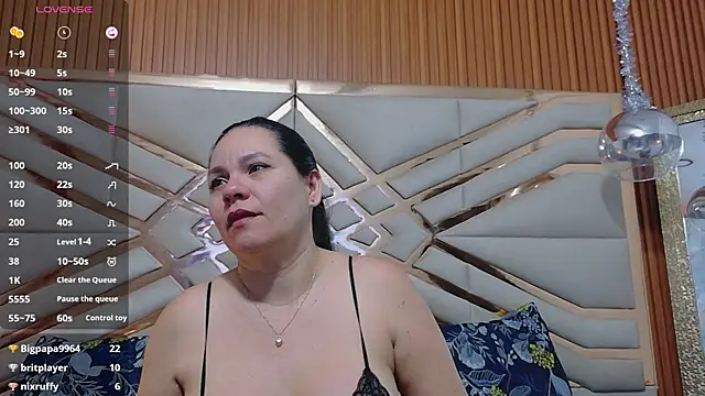 kinkymaturee online show from June 11, 2026, 7:12 pm