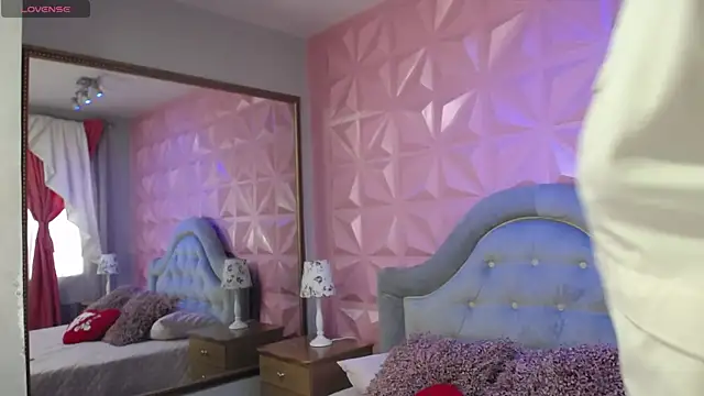 Scarlet Honey  online show from March 26, 2026, 1:38 pm