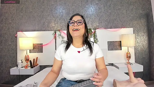 anna  lu online show from April 30, 2026, 1:06 pm