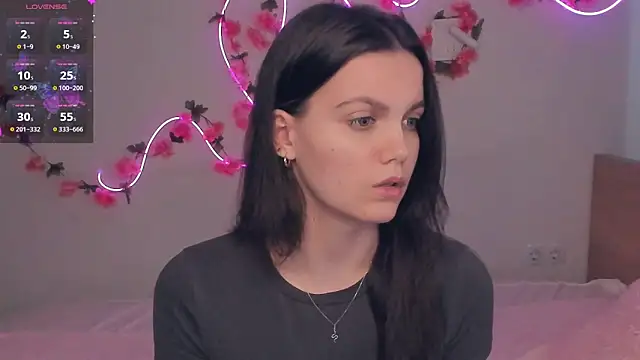 JuliannPaysour online show from May 14, 2026, 7:37 am