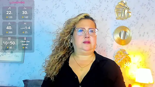 Snapshot of Martinacurvy_ chatting on April 15, 2026, 10:55 am Martinacurvy online show from April 15, 2026, 10:55 am
