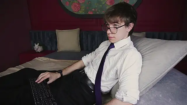 Snapshot of DaveBevy chatting on July 17, 2026, 8:24 pm DaveBevy online show from July 17, 2026, 8:24 pm