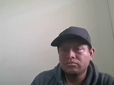 Snapshot of Luis-Armando chatting on April 13, 2026, 5:40 pm Luis-Armando online show from April 13, 2026, 5:40 pm