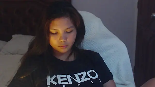 Snapshot of sweet_21_1 chatting on April 1, 2026, 1:34 pm sweet 21 1 online show from April 1, 2026, 1:34 pm