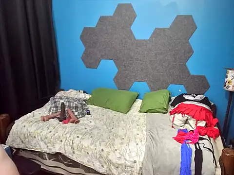 Snapshot of MachoPutito chatting on December 14, 2025, 7:25 am MachoPutito online show from December 14, 2025, 7:25 am