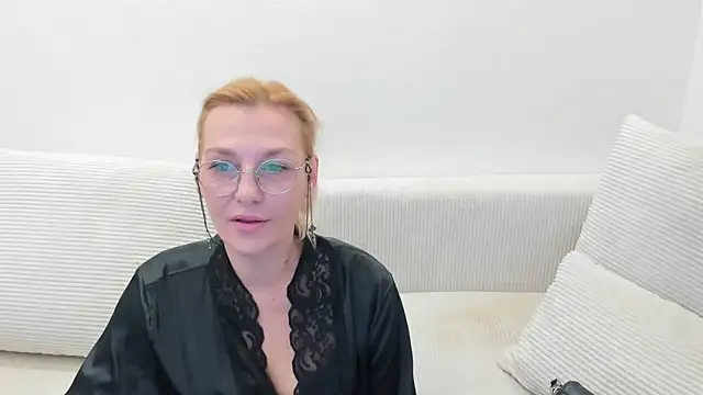 Snapshot of OeigesMik chatting on April 11, 2026, 9:46 am OeigesMik online show from April 11, 2026, 9:46 am