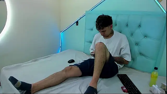 Snapshot of Max_sstteel chatting on April 2, 2026, 12:58 pm Max sstteel online show from April 2, 2026, 12:58 pm