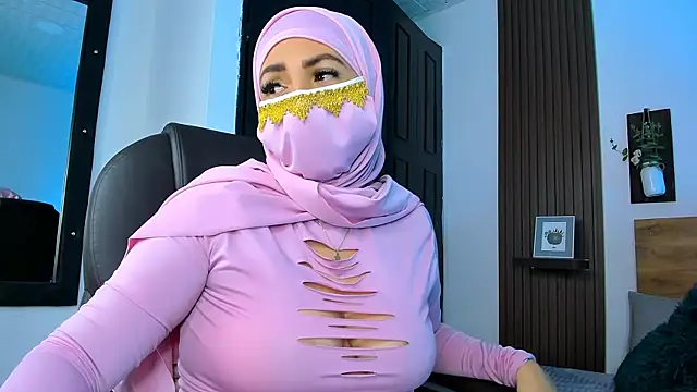 Nailea   online show from April 11, 2026, 2:27 am