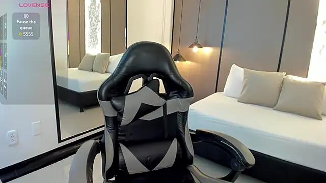 aisha hart  online show from April 10, 2026, 3:01 am