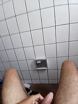 Snapshot of Aecio2029 chatting on April 13, 2026, 12:21 pm Aecio2029 online show from April 13, 2026, 12:21 pm