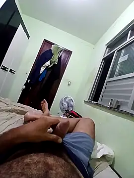 Snapshot of Aecio2029 chatting on April 14, 2026, 12:27 am Aecio2029 online show from April 14, 2026, 12:27 am