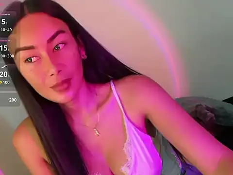 Snapshot of SweetSugar_xx chatting on June 24, 2026, 1:43 pm SweetSugar xx online show from June 24, 2026, 1:43 pm