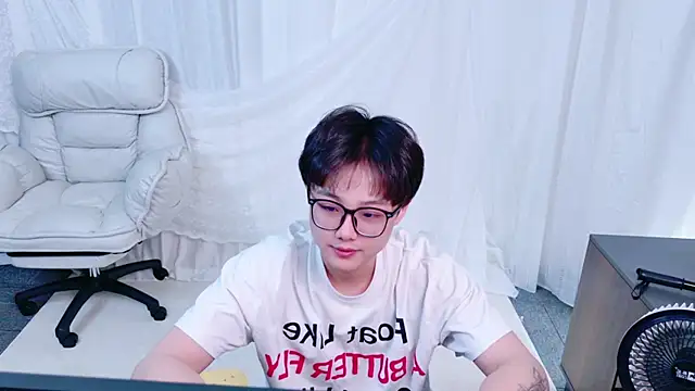Snapshot of Dkcolo chatting on April 26, 2026, 8:34 am Dkcolo online show from April 26, 2026, 8:34 am