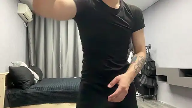 MaxWoolf online show from April 18, 2026, 7:58 pm