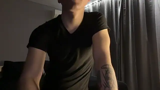 MaxWoolf online show from April 19, 2026, 6:10 pm