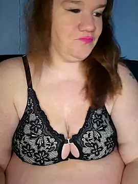 Snapshot of curvystachel42 chatting on May 18, 2026, 8:36 pm curvystachel42 online show from May 18, 2026, 8:36 pm