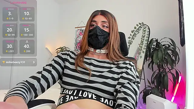 Snapshot of LilyReina chatting on June 2, 2026, 6:54 pm LilyReina online show from June 2, 2026, 6:54 pm