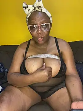 Snapshot of BoobsQueeen chatting on June 30, 2026, 4:13 am BoobsQueeen online show from June 30, 2026, 4:13 am