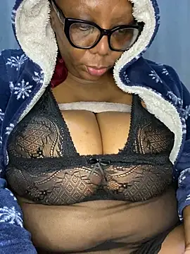 Snapshot of BoobsQueeen chatting on July 2, 2026, 1:38 am BoobsQueeen online show from July 2, 2026, 1:38 am