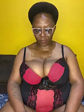 Snapshot of BoobsQueeen chatting on July 18, 2026, 2:05 am BoobsQueeen online show from July 18, 2026, 2:05 am