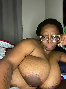 Snapshot of BoobsQueeen chatting on July 23, 2026, 3:54 pm BoobsQueeen online show from July 23, 2026, 3:54 pm