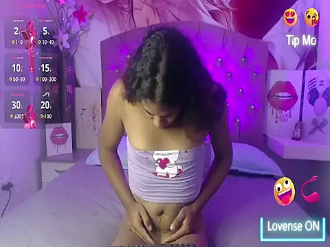Snapshot of Renata_Valentina chatting on May 3, 2026, 11:27 am Renata Valentina online show from May 3, 2026, 11:27 am