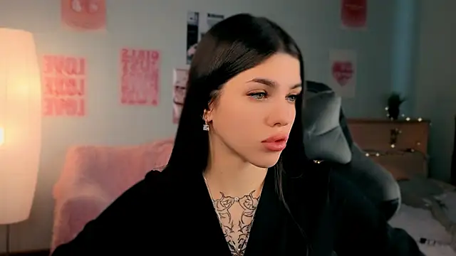 molly rettyy online show from April 18, 2026, 4:38 am
