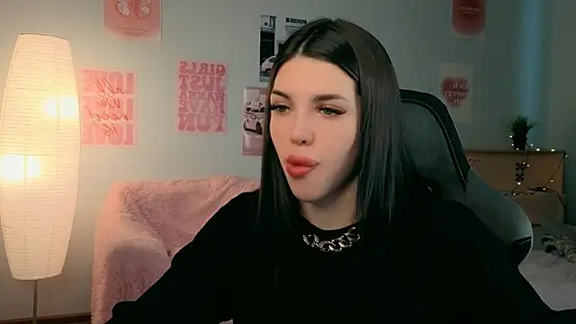 molly rettyy online show from May 2, 2026, 4:06 am