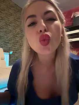 Snapshot of Any_Anytta chatting on May 10, 2026, 6:02 pm Any Anytta online show from May 10, 2026, 6:02 pm