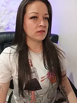Snapshot of Isa_bluee chatting on June 6, 2026, 1:32 am Isa bluee online show from June 6, 2026, 1:32 am