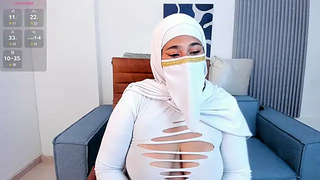 Snapshot of Thalia_hala chatting on May 4, 2026, 6:04 pm Thalia hala online show from May 4, 2026, 6:04 pm