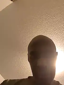 Snapshot of Bulgemaster001 chatting on March 29, 2026, 8:20 pm Bulgemaster001 online show from March 29, 2026, 8:20 pm