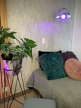 EmmaVonn online show from April 7, 2026, 7:36 pm