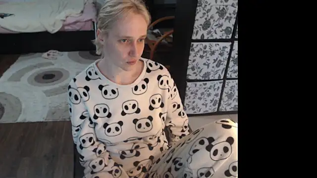 Snapshot of Sweet_hot_shrmp chatting on April 14, 2026, 5:35 am Sweet hot shrmp online show from April 14, 2026, 5:35 am