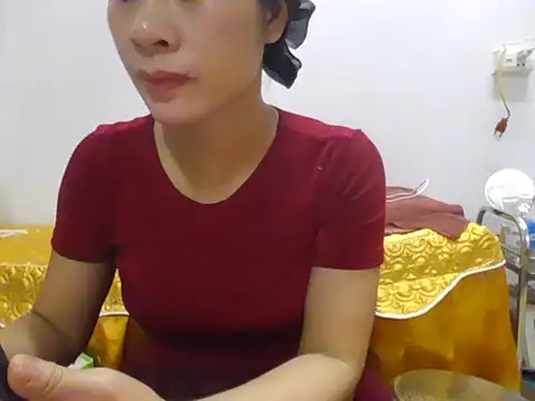 Lyna 2k online show from April 8, 2026, 7:30 am