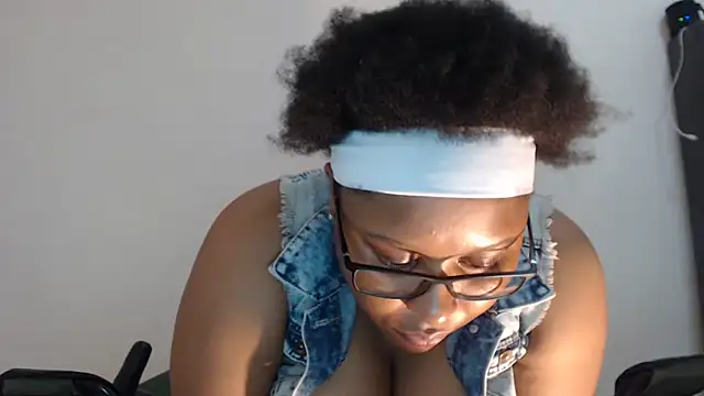 Snapshot of xxZoeyx chatting on February 4, 2025, 12:22 pm xxZoeyx online show from February 4, 2025, 12:22 pm