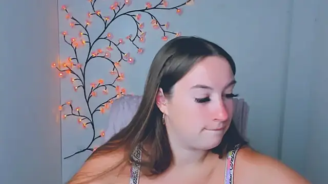 Snapshot of Tiffani_Angel chatting on July 19, 2026, 5:22 am Tiffani Angel online show from July 19, 2026, 5:22 am