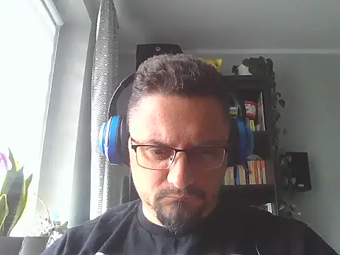 19cmSlave online show from May 14, 2026, 7:26 am