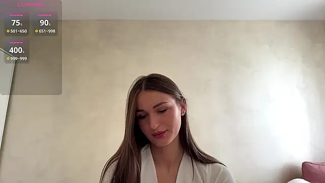 Snapshot of HallieHollo chatting on June 27, 2026, 12:10 pm HallieHollo online show from June 27, 2026, 12:10 pm