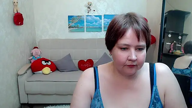 QUEEN02030 online show from April 15, 2026, 9:49 am