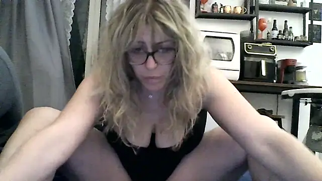 Snapshot of Ginny32 chatting on April 26, 2026, 9:45 pm Ginny32 online show from April 26, 2026, 9:45 pm