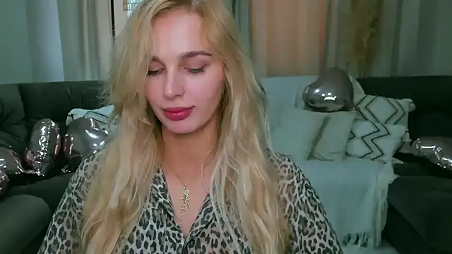 Snapshot of blonde__flirt chatting on April 1, 2026, 5:08 am blonde flirt online show from April 1, 2026, 5:08 am