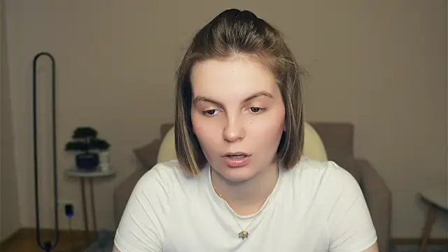 AnnaSchroen online show from April 10, 2026, 9:47 am