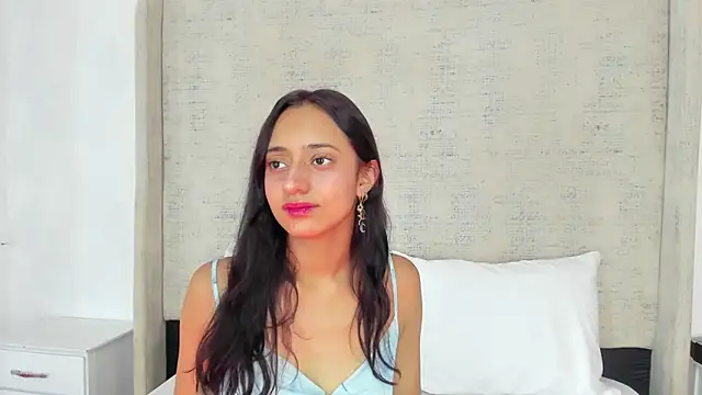 Snapshot of Charlotte_Benette chatting on April 10, 2026, 12:43 pm Charlotte Benette online show from April 10, 2026, 12:43 pm