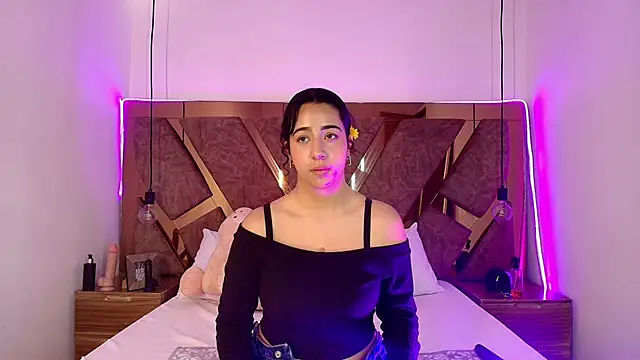 Snapshot of bella_swwan_ chatting on June 1, 2026, 8:32 pm bella swwan online show from June 1, 2026, 8:32 pm