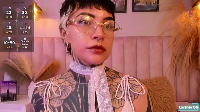 Snapshot of Luana_fiore chatting on April 14, 2026, 12:22 pm Luana fiore online show from April 14, 2026, 12:22 pm