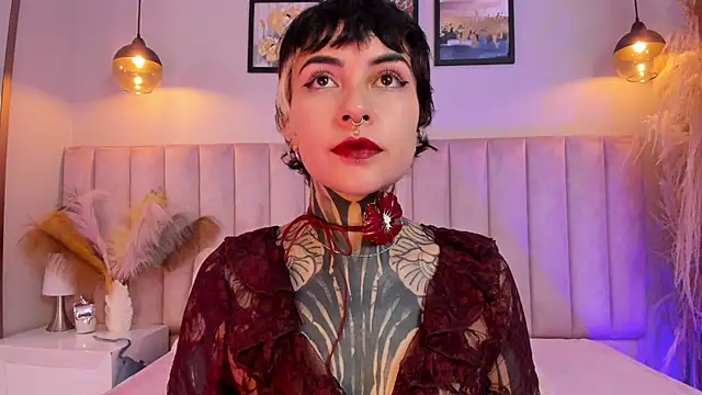 Snapshot of Luana_fiore chatting on May 14, 2026, 12:23 pm Luana fiore online show from May 14, 2026, 12:23 pm