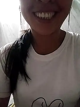 Snapshot of Lisa-aa chatting on April 16, 2026, 2:40 pm Lisa-aa online show from April 16, 2026, 2:40 pm